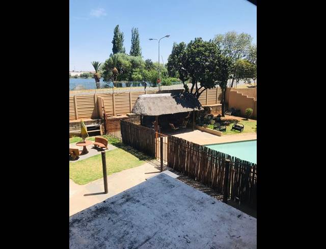 2 BEDROOM APARTMENT FOR SALE IN GERMISTON CENTRAL